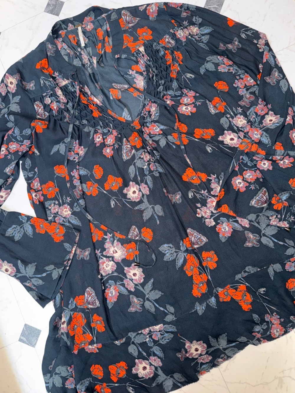 LIKE NEW FREE PEOPLE LARGE L SMOCKED SO FINE TUNIC TOP BLOUSE babydoll